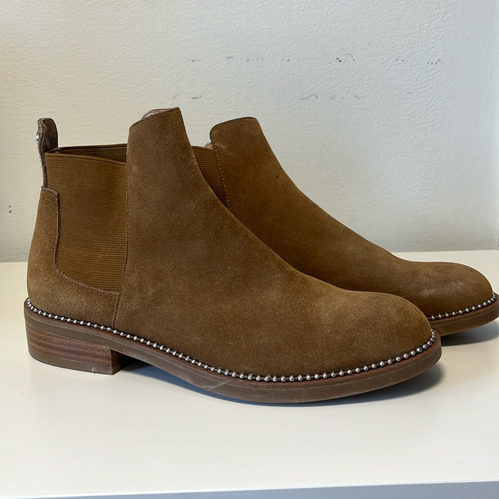 Never-worn, tan suede Browns Wishbone Collection boots.